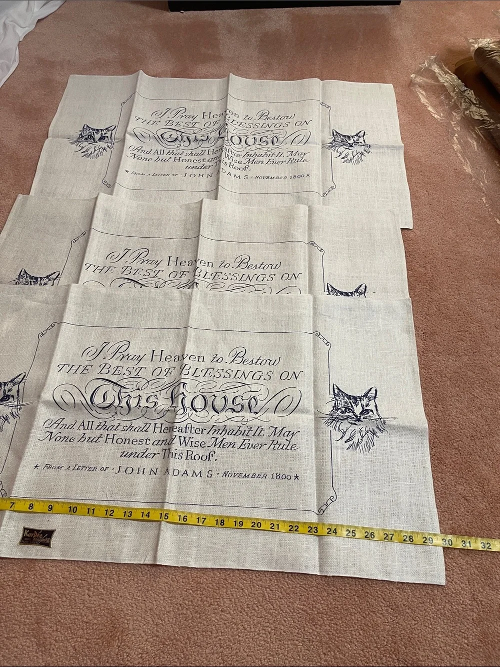 Printed Linen-Blend Table Runner in Cream with Cat Motif new